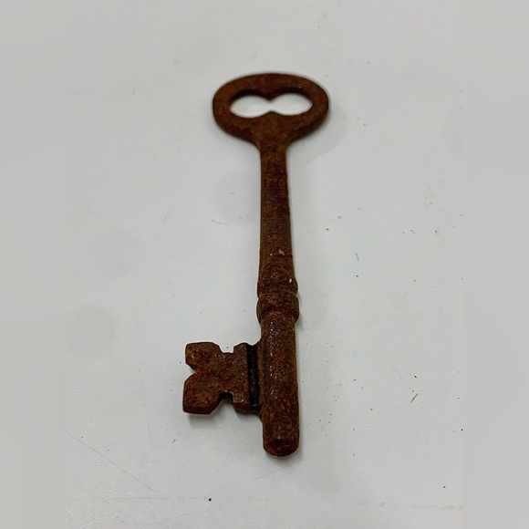 c. 1900 Antique Michigan Industrial Commercial Solid Barrel Skeleton Key Rusty - Picture 3 of 8